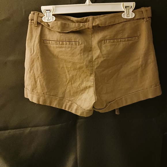 Banana Republic belted shorts - Picture 3 of 6